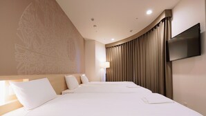 A hotel room with a large bed, a flat-screen TV mounted on the wall, and a decorative wall art piece. - Park Central Sakura Hotel (Osaka)