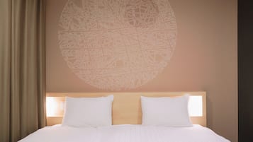Habitación estándar con 2 camas individuales, para no fumadores | Edredón, escritorio, tabla de planchar con plancha y wifi gratis