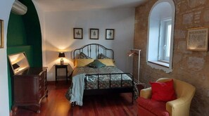 1 quarto, escrivaninha, Wi-Fi, roupa de cama