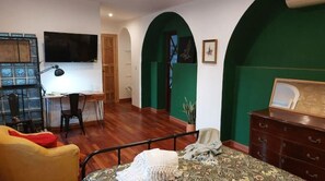 1 Schlafzimmer, Schreibtisch, WLAN, Bettwäsche
