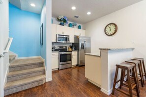 Fridge, microwave, oven, stovetop - Amazing 3BDR House near Disney! (Osceola County)