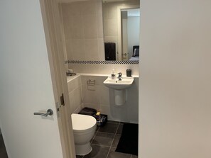 Apartment, Multiple Beds | Bathroom