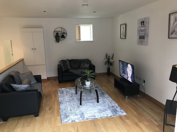 Apartment, Multiple Beds | Living area