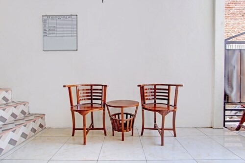 Hotel O Guest House Cemara 1 Syariah