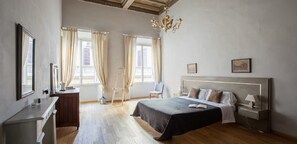 4 bedrooms, desk, iron/ironing board, WiFi