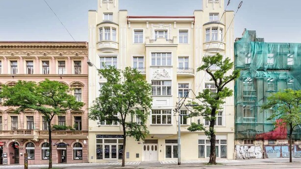 Exterior - TurnKey | Two level Charles Square Apartment I (Praha 2)