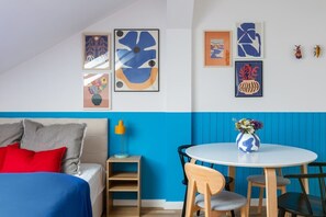 5 chambres, fer et planche à repasser, Wi-Fi, draps fournis