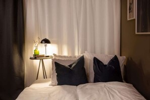 2 bedrooms, iron/ironing board, WiFi, bed sheets - TurnKey | Central Apartment with Terrace (Praha 2)