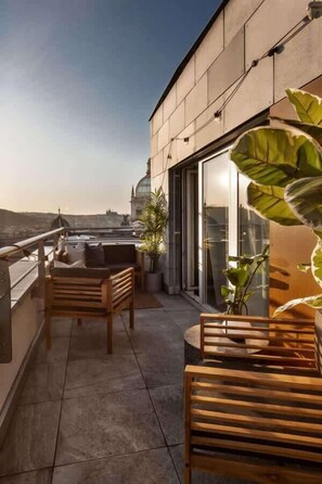 Terrace/patio - TurnKey | Central Apartment with Terrace (Praha 2)
