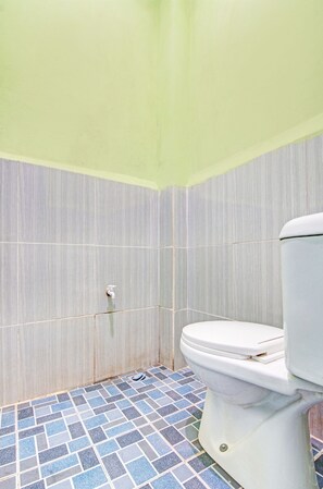 Economy Double Room | Bathroom | Shower, towels, soap