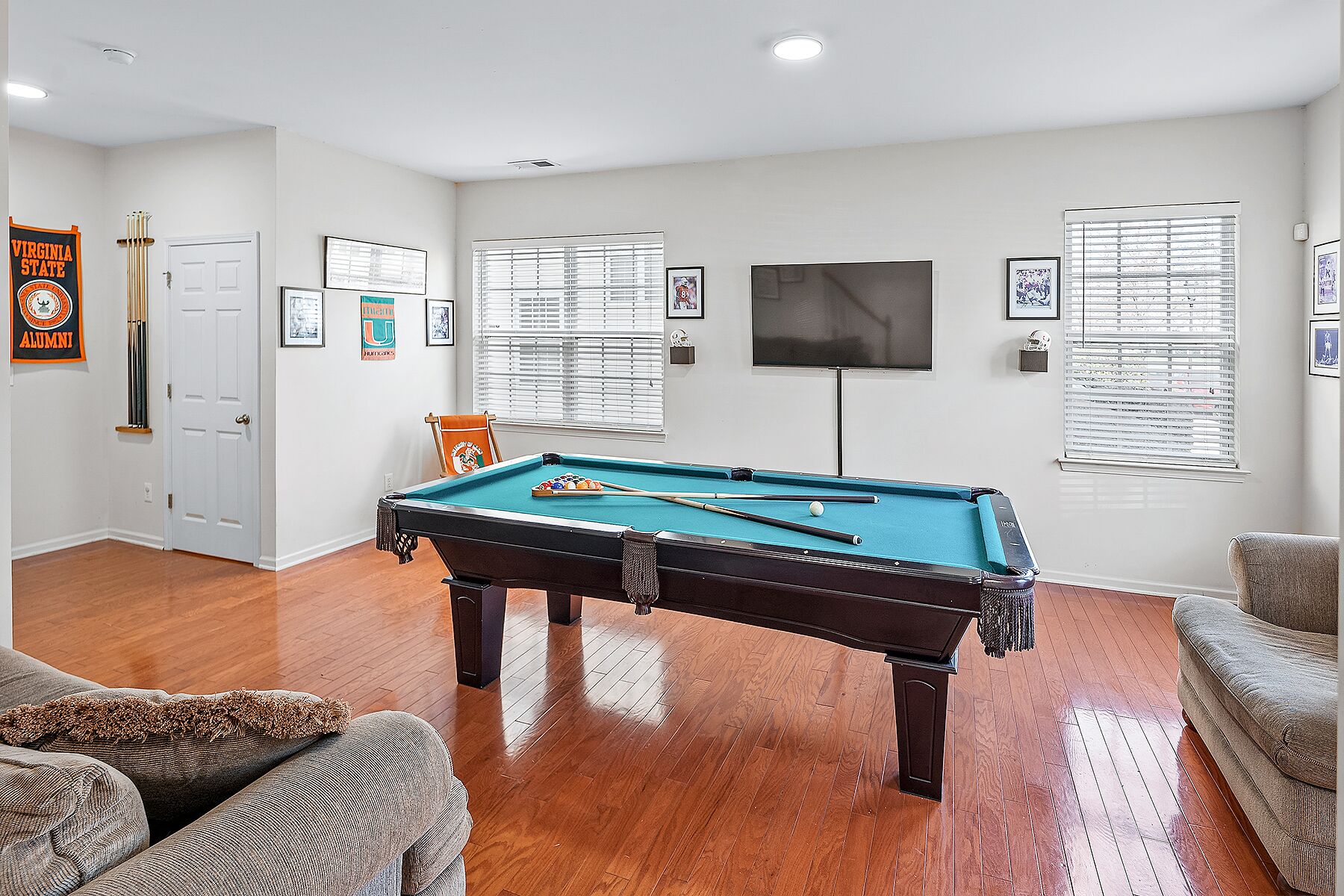 Trendy Townhome in SW CLT - Pool Table - Parking