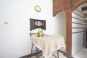 Reception - Hotel O Kost Putih Syariah (Blitar)