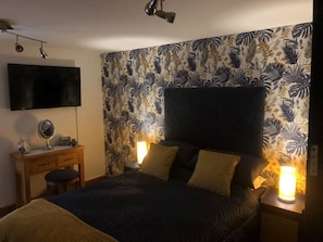 1 chambre, fer et planche à repasser, Wi-Fi, draps fournis