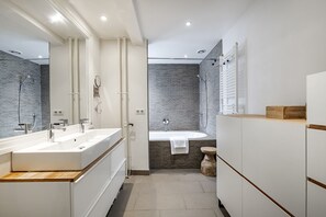 Bathtub, hair dryer, towels