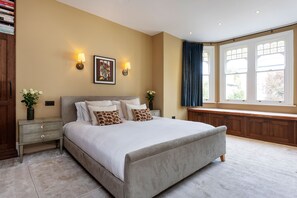 5 camere, una scrivania, Wi-Fi, lenzuola