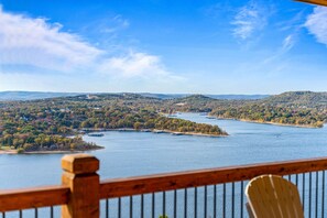 Property grounds - Book Your Dream Vacation at Lazy River Retreat! (Kimberling City)