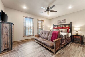 12 bedrooms, desk, iron/ironing board, travel cot - Book Your Dream Vacation at Lazy River Retreat! (Kimberling City)