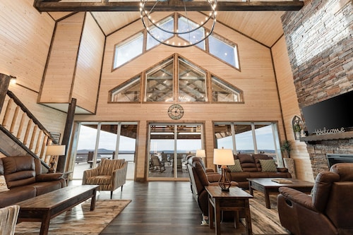 Splash Mountain Mansion: The Dream Family Getaway!