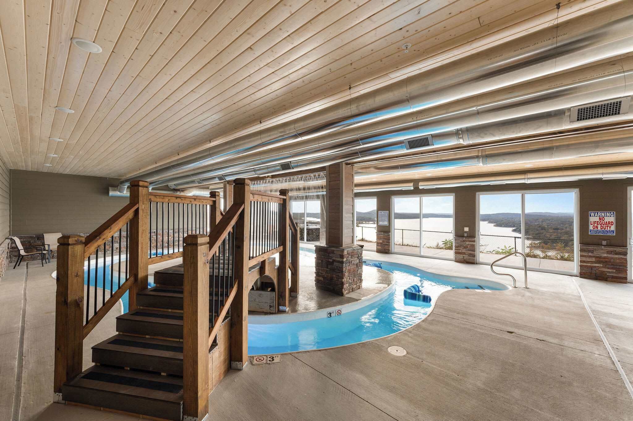 Piscine intérieure