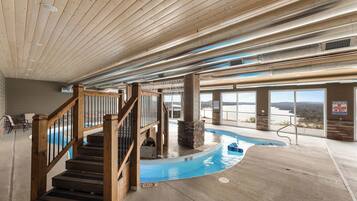 Piscine intérieure
