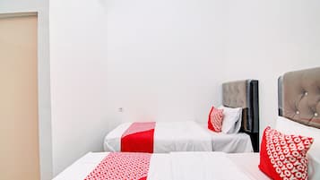 Deluxe Twin Room | Desk, free WiFi, bed sheets