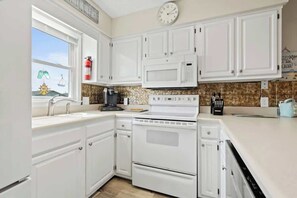 Fridge, microwave, oven, stovetop - 'Anchor Management' - Cherry Grove! (North Myrtle Beach)
