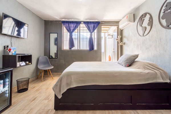 Frigobar, escrivaninha, Wi-Fi de cortesia, roupa de cama