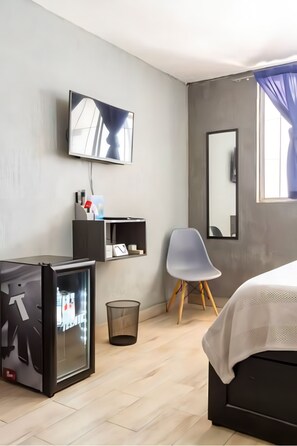Minibar, desk, free WiFi, bed sheets - Agua Azul by tuhost (Guadalupe)