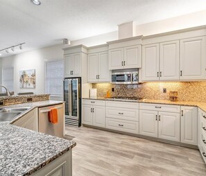 Fridge, microwave, oven, stovetop - Luxury 6BR Retreat with Beach Access (Sarasota)
