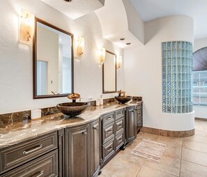 Interior - Luxury 6BR Retreat with Beach Access (Sarasota)