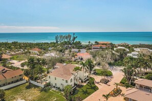 Exterior - Luxury 6BR Retreat with Beach Access (Sarasota)