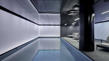 Una piscina techada