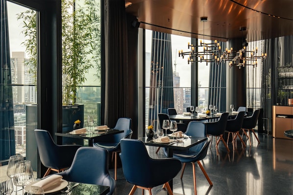 2 restaurants; breakfast, lunch, dinner and brunch served 