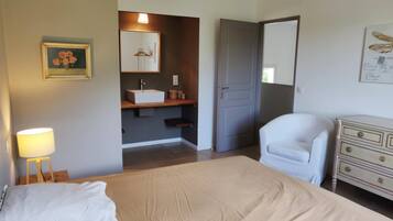 5 Schlafzimmer, Bügeleisen/Bügelbrett, WLAN, Bettwäsche