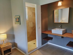 Dusche, Handtücher, Seife, Toilettenpapier