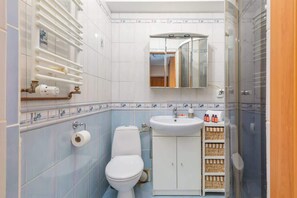 Shower, hair dryer, shampoo - Sunny Apartment in the Center | Pet Friendly (Kolobrzeg)