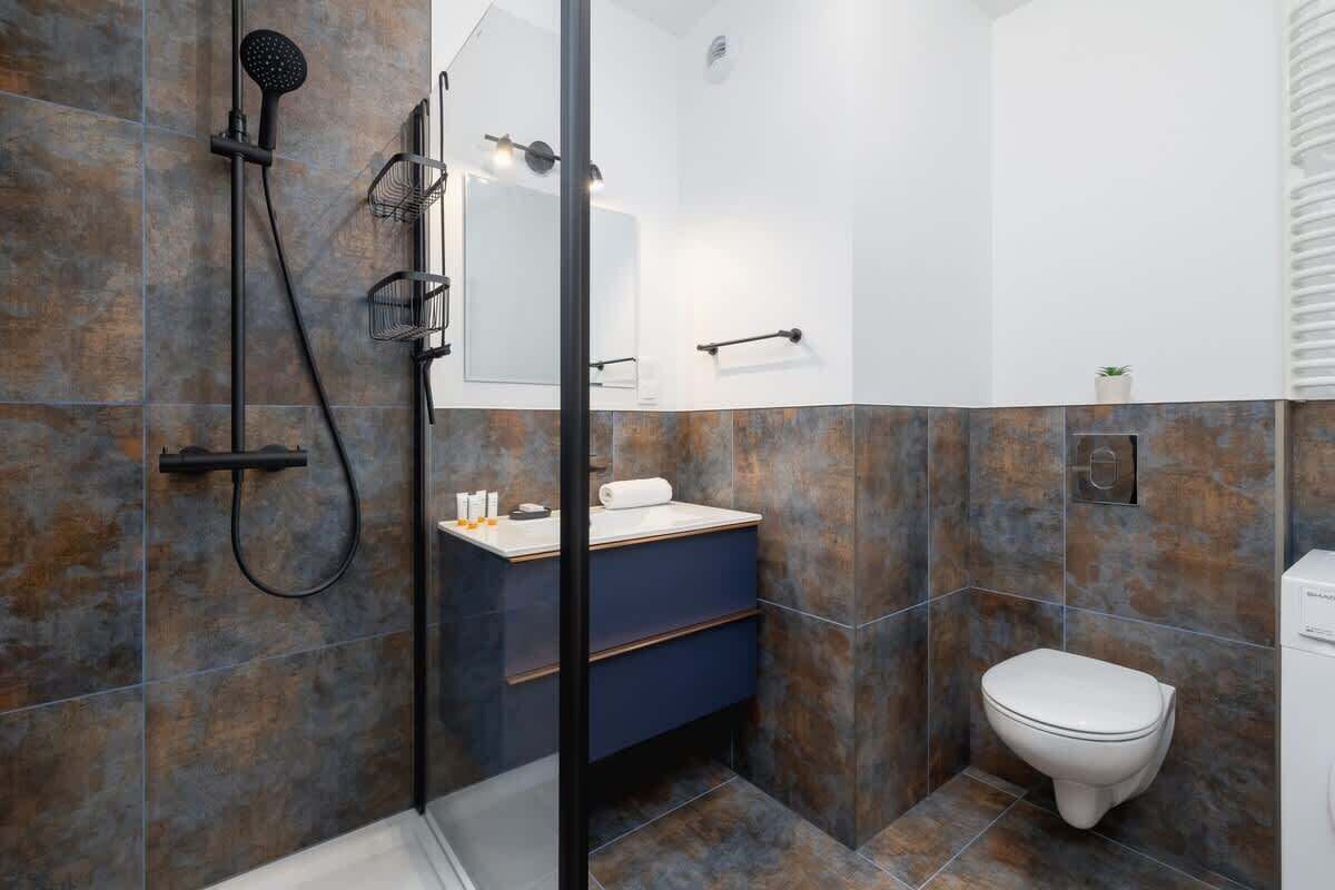 Shower, hair dryer, shampoo