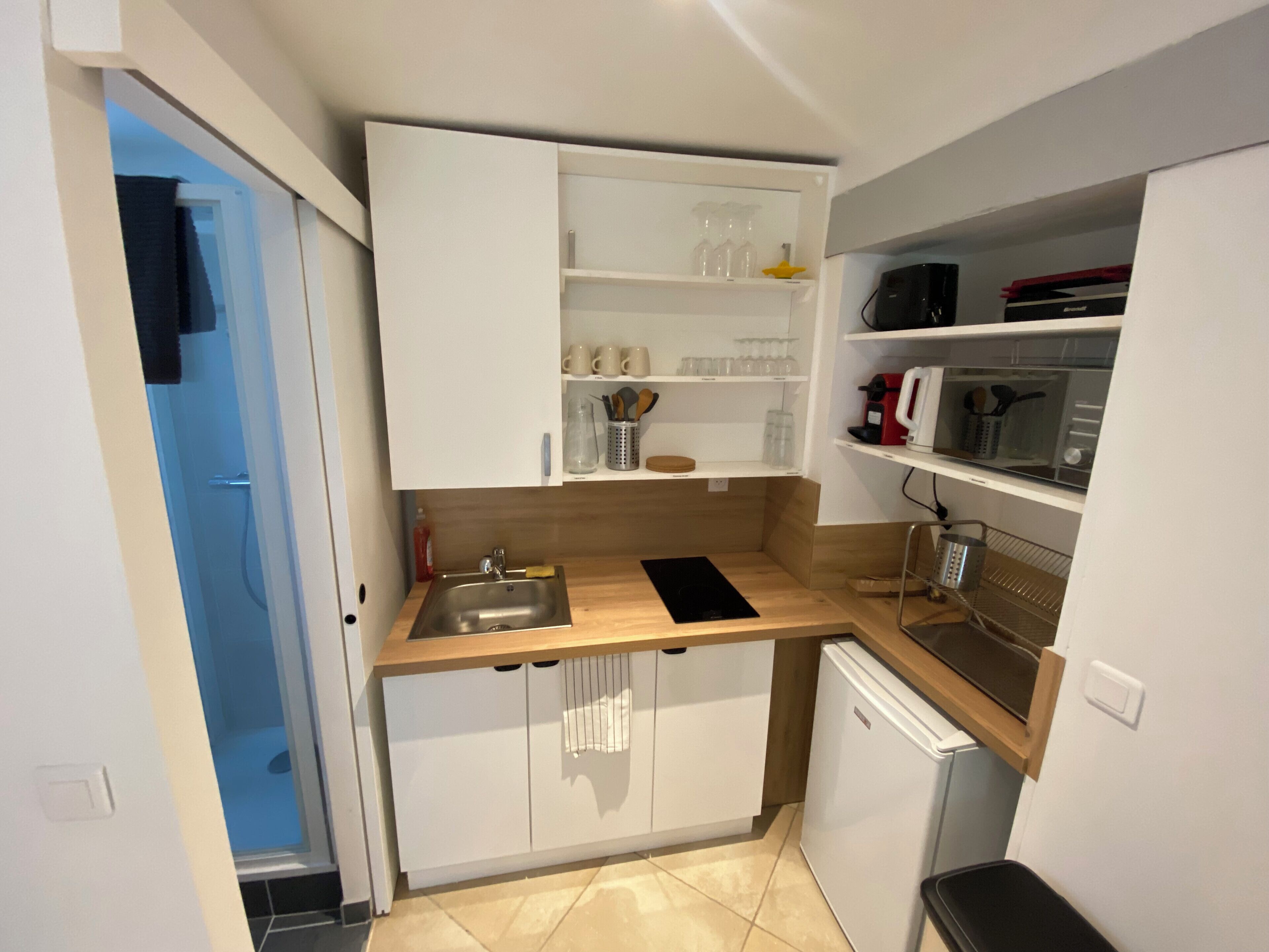 雪櫃、微波爐、焗爐、爐具