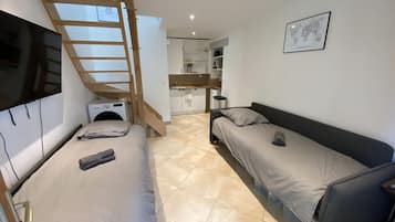 1 dormitorio, tabla de planchar con plancha, wifi y ropa de cama