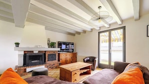 TV, fireplace, stereo - La Graviere - Detached 28pers villa near Paris (Fontenay-Trésigny)