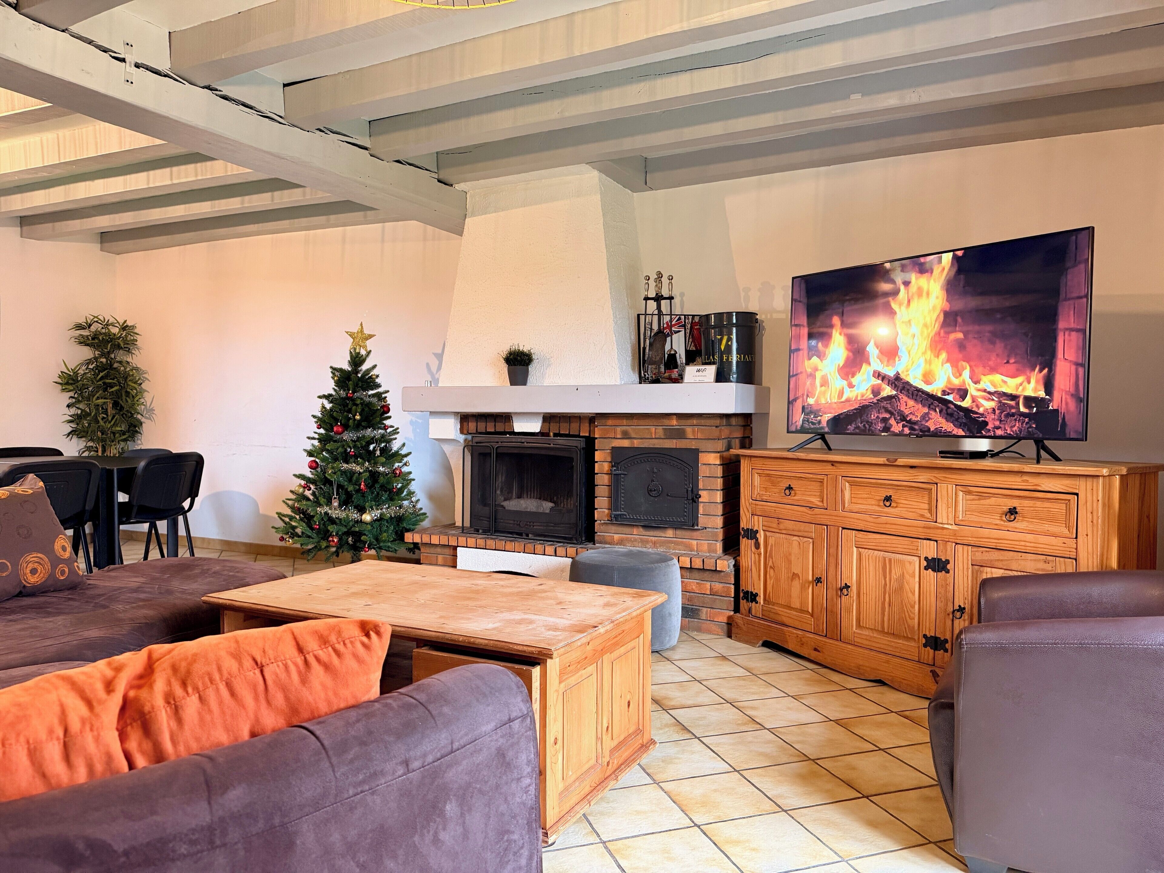 TV, fireplace, stereo