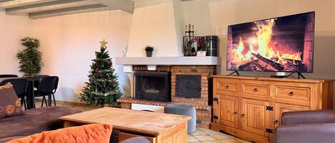 TV, fireplace, stereo