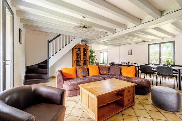 TV, fireplace, stereo