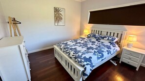 3 makuuhuonetta, silitysrauta/-lauta, ilmainen Wi-Fi, vuodevaatteet