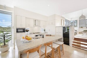 洗碗机、厨具/餐具、餐桌