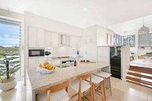 Fridge, stovetop, dishwasher, coffee/tea maker - Soul on Sunshine - Divine Sunshine Beach villa (Sunshine Beach)