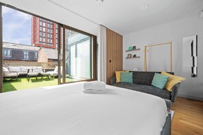 4 bedrooms, desk, iron/ironing board, travel cot