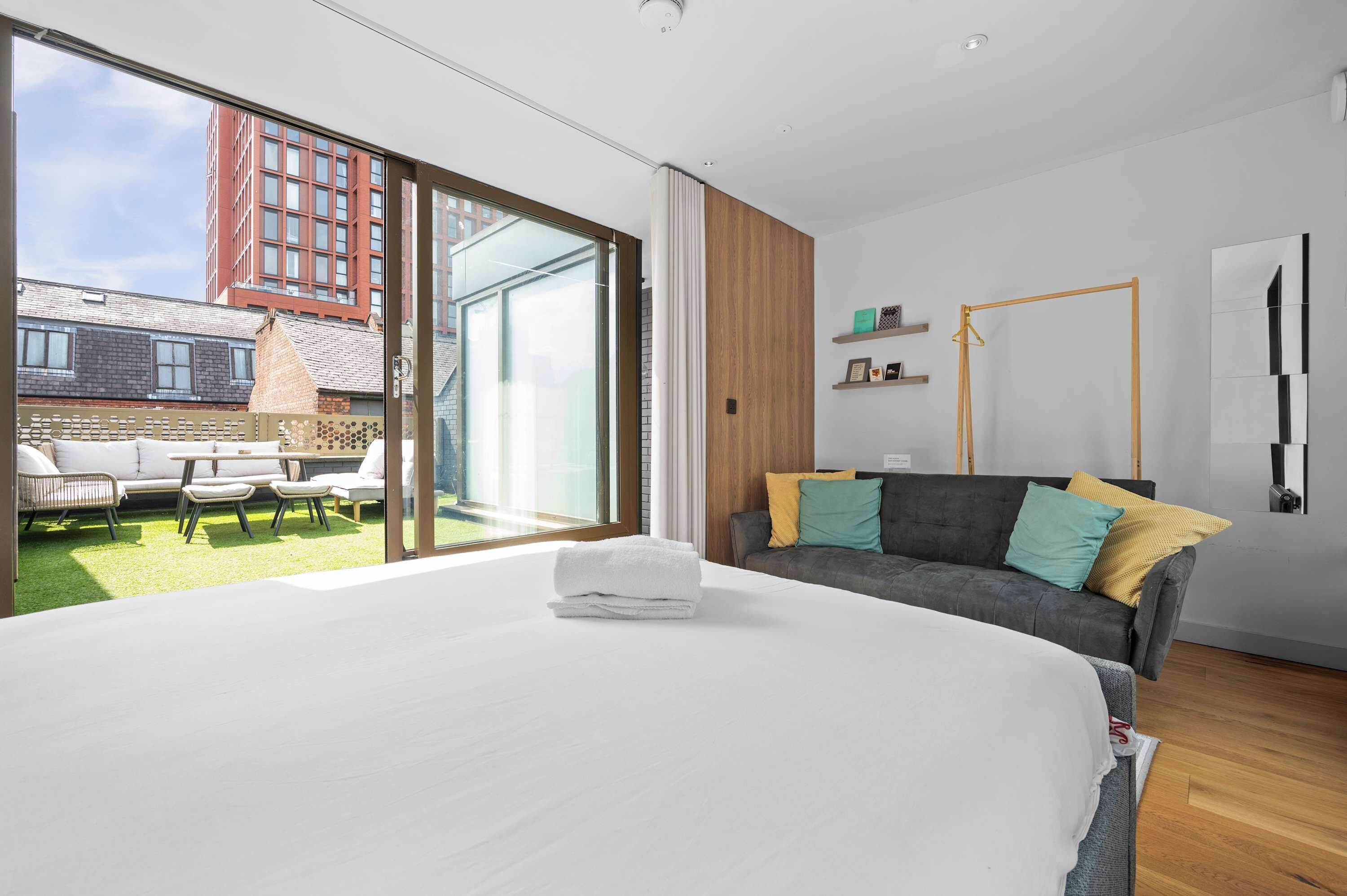 4 Schlafzimmer, Schreibtisch, Bügeleisen/Bügelbrett, Reisekinderbett