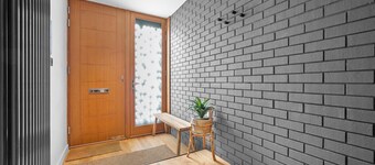 4 Bed Canal St Villa | Free Parking