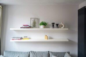 Fernseher, Stereoanlage, Arbeitsbereiche